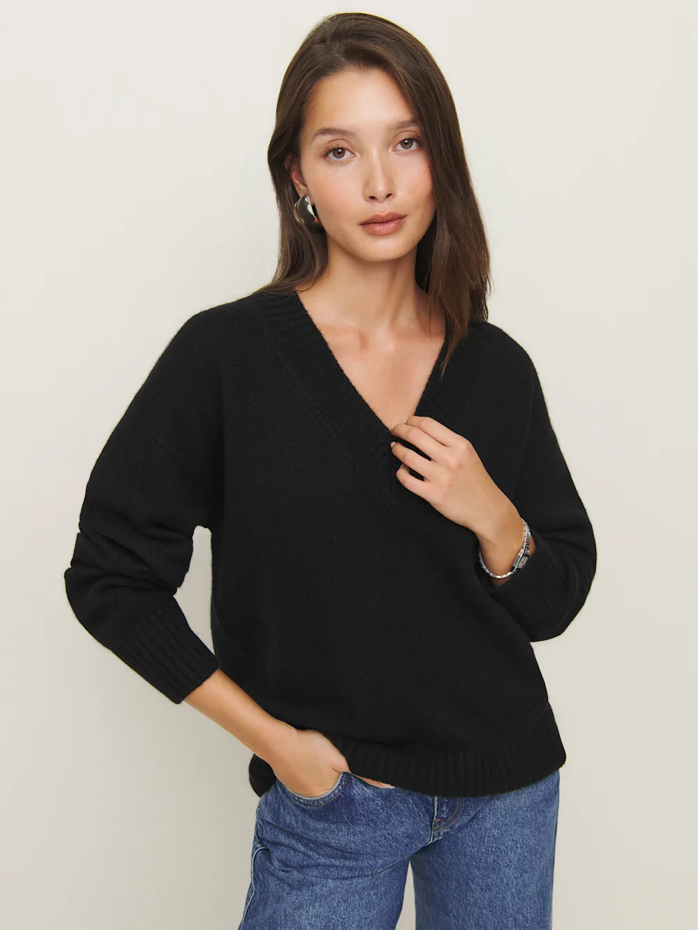 Jadey Cashmere Oversized V-neck Sweater 2 Jadey Cashmere Oversized V-neck Sweater