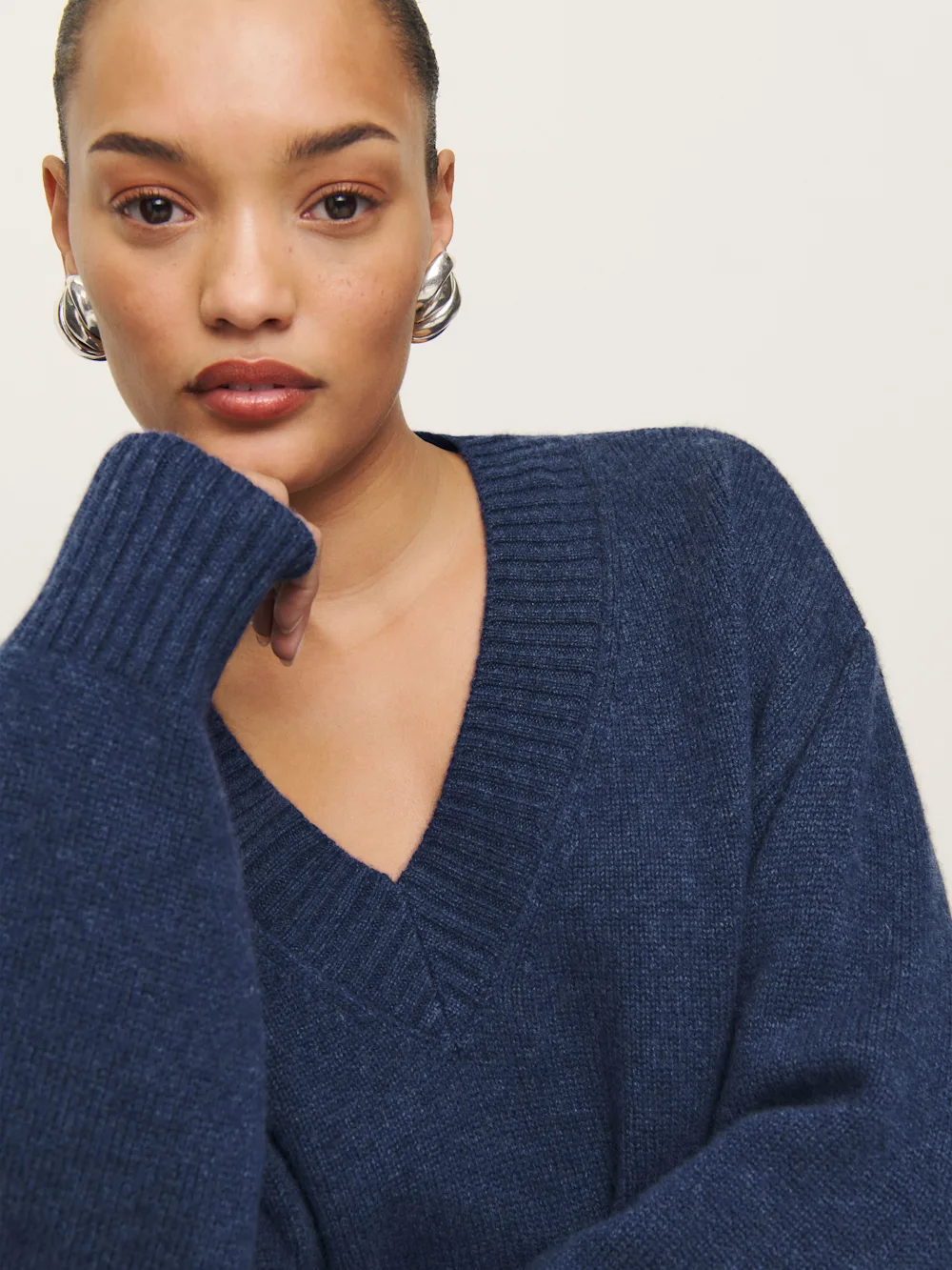 Jadey Cashmere Oversized V-neck Sweater 2 Jadey Cashmere Oversized V-neck Sweater